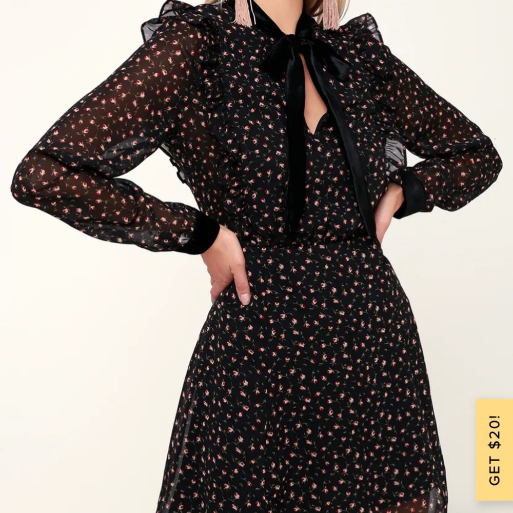 NWOT Lush Neilsa Skater Dress from Lulus Size Medium Black Floral Tie Neck